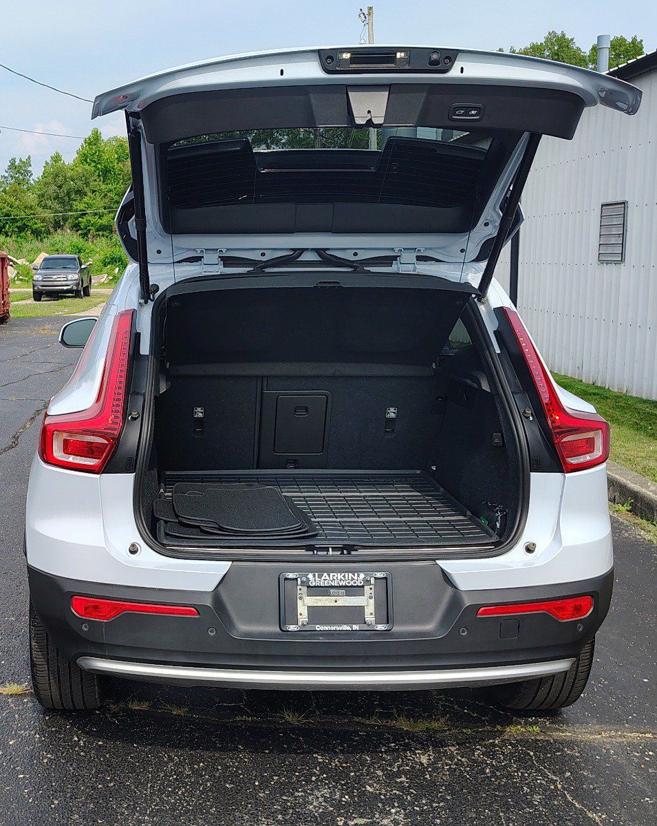 Used 2024 Volvo XC40 B5 Ultimate w/ Protection Package Premier AWD/4WD image 13