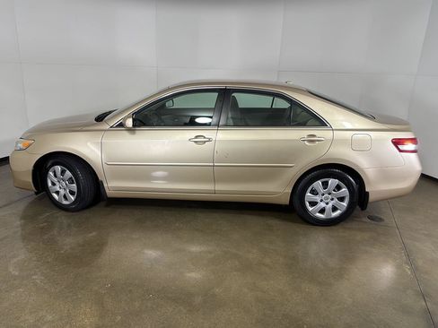 Used 2011 Toyota Camry LE FWD image 13