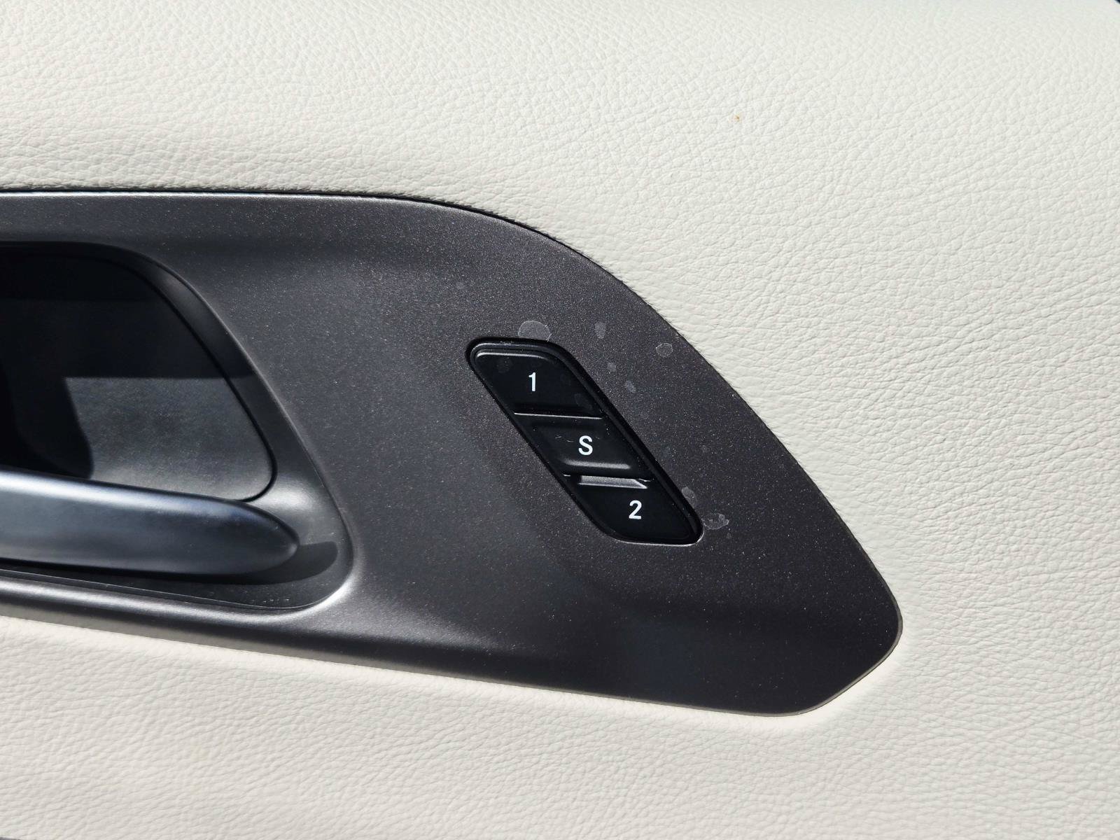 Used 2024 Chrysler Pacifica Touring-L FWD image 39