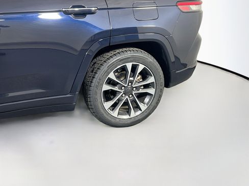 Used 2023 Jeep Grand Cherokee Overland AWD/4WD image 31
