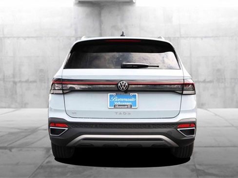 New 2025 Volkswagen Taos SE image 6