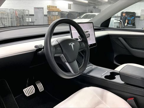 Used 2022 Tesla Model Y Performance image 17
