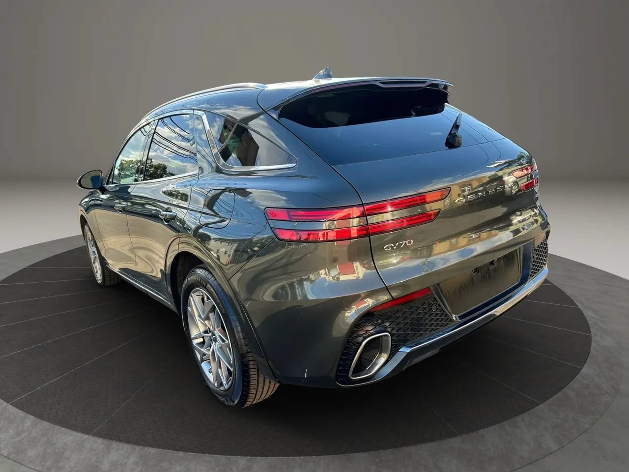Used 2025 Genesis GV70 2.5T AWD/4WD image 3