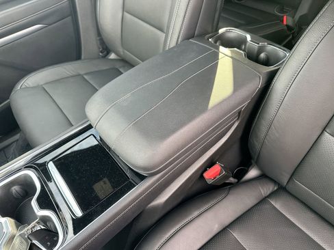 Used 2024 Chevrolet Traverse LT image 21