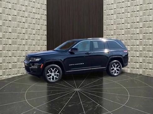 Certified 2025 Jeep Grand Cherokee Limited AWD/4WD image 9