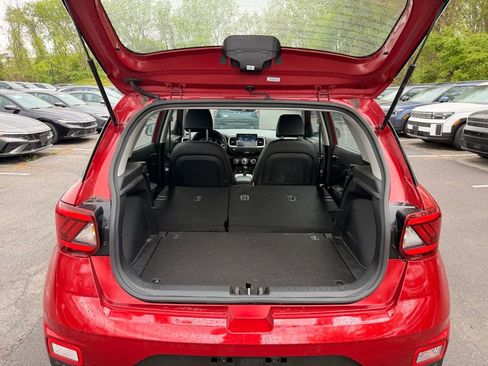 Used 2023 Hyundai Venue Limited FWD image 28