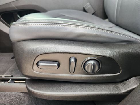 Used 2021 Buick Enclave Essence image 24