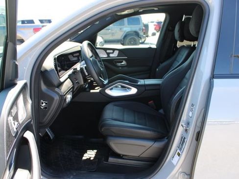 Used 2025 Mercedes-Benz GLS 580 4MATIC image 18