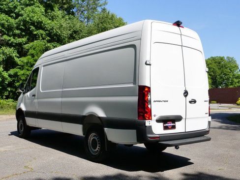 Used 2025 Mercedes-Benz Sprinter 2500 image 19
