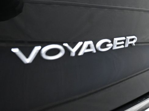 Used 2022 Chrysler Voyager LX FWD image 30