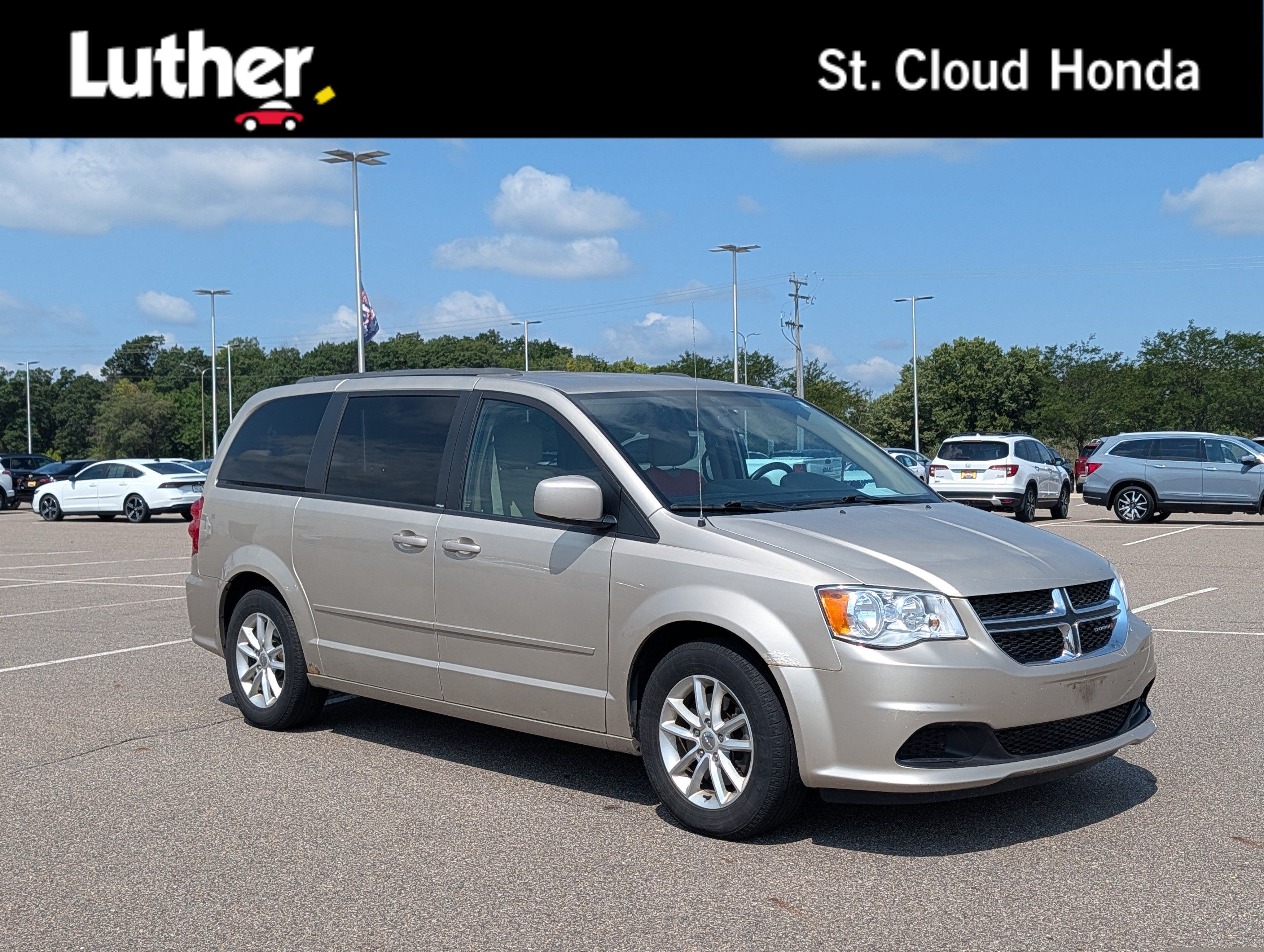 Used 2014 Dodge Grand Caravan SXT FWD image 1