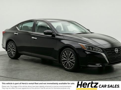 Used 2025 Nissan Altima 2.5 SV image 1