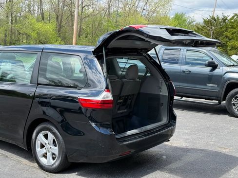 Used 2015 Toyota Sienna L FWD image 42