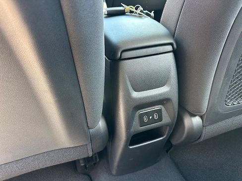 Used 2024 Hyundai Venue SEL FWD image 18
