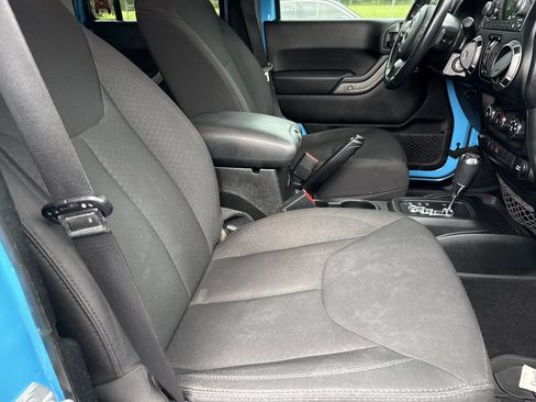 Used 2018 Jeep Wrangler Unlimited Sport S AWD/4WD image 6