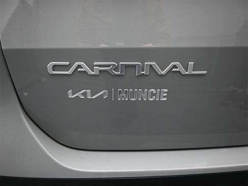 Certified 2024 Kia Carnival SX Prestige image 10