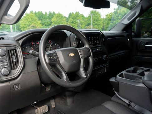Used 2024 Chevrolet Silverado 2500 Custom w/ Custom Value Package AWD/4WD image 3