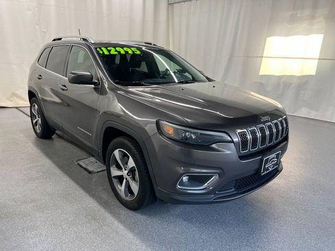 Used 2019 Jeep Cherokee Limited AWD/4WD image 3