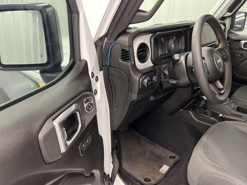 Used 2024 Jeep Wrangler Sport S image 21
