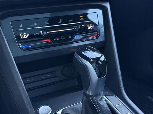 Used 2022 Volkswagen Tiguan SE R-Line image 18