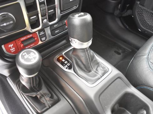 Used 2024 Jeep Wrangler Unlimited Rubicon 4xe w/ Technology Group AWD/4WD image 29