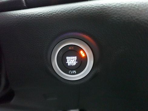 New 2027 Chrysler Pacifica Select FWD image 18