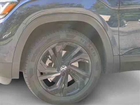 Used 2022 Volkswagen Atlas SE w/ Panoramic Sunroof Package image 9