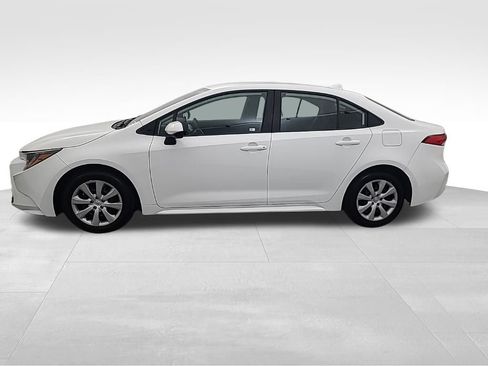 Used 2025 Toyota Corolla LE image 8