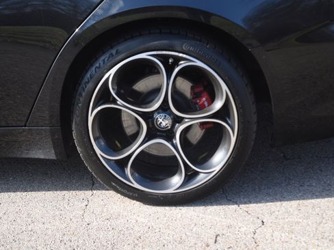 Used 2022 Alfa Romeo Giulia Veloce image 31