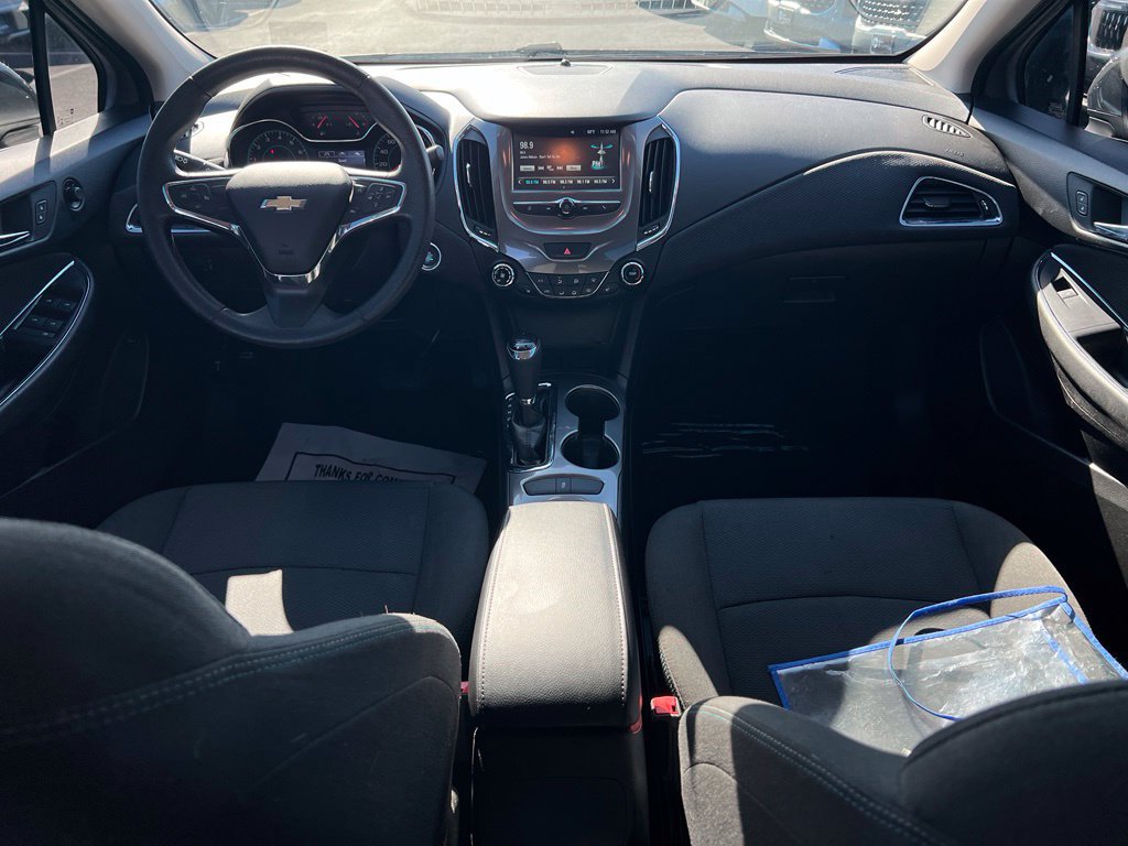 Used 2018 Chevrolet Cruze LT w/ Convenience Package FWD image 10