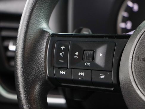 Used 2023 Nissan Rogue SV FWD image 13