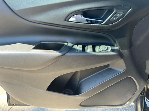 Used 2018 Chevrolet Equinox LT image 7