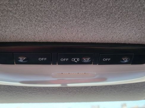 Used 2019 Nissan Kicks S image 33