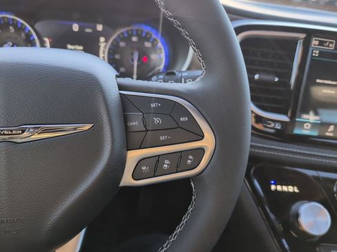 New 2026 Chrysler Pacifica Select image 29