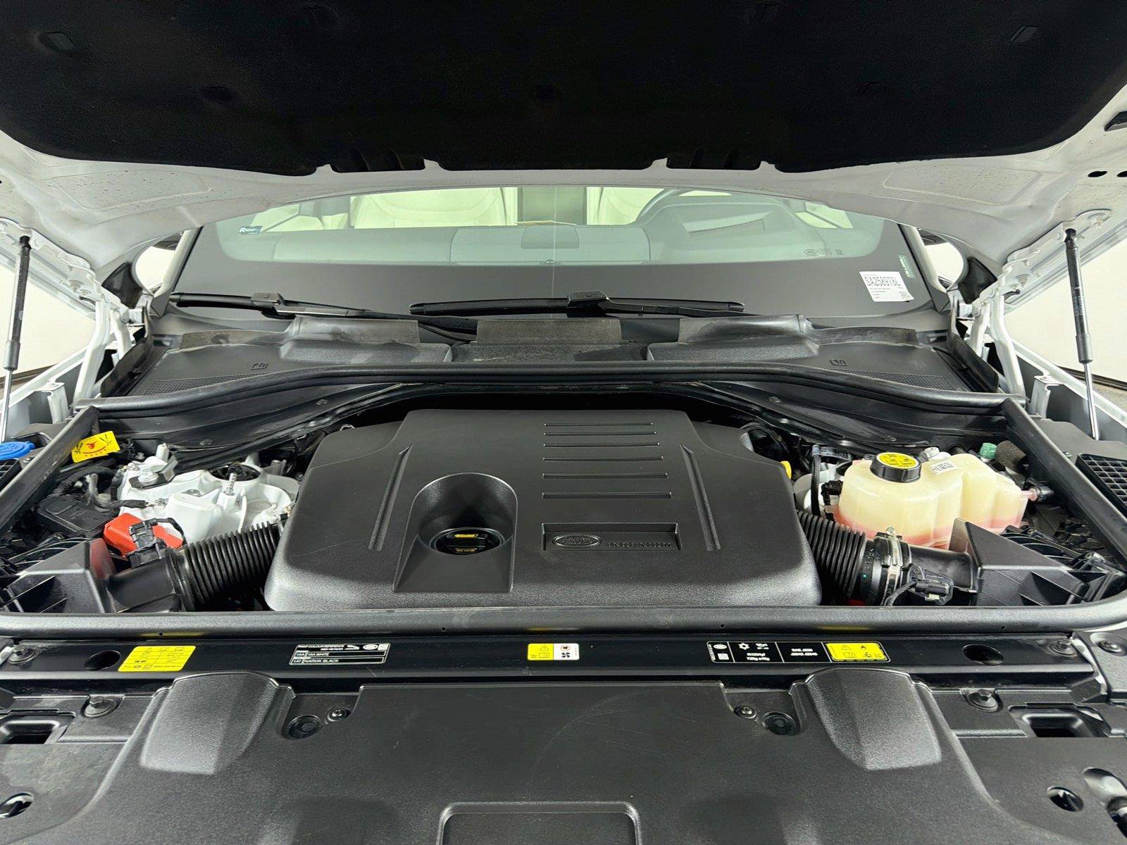 Certified 2025 Land Rover Range Rover SE AWD/4WD image 31