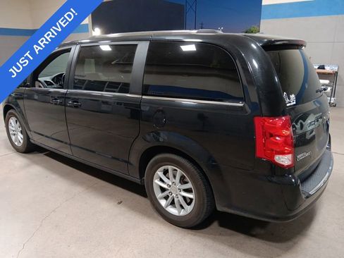 Used 2019 Dodge Grand Caravan SXT image 4