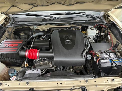 Used 2017 Toyota Tacoma TRD Off-Road image 32