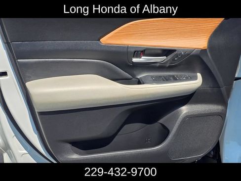 Used 2024 Toyota Grand Highlander FWD image 15