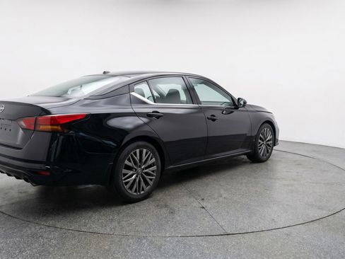 Used 2025 Nissan Altima 2.5 SV FWD image 9