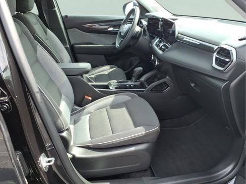 Used 2025 Chevrolet TrailBlazer LT AWD/4WD image 21