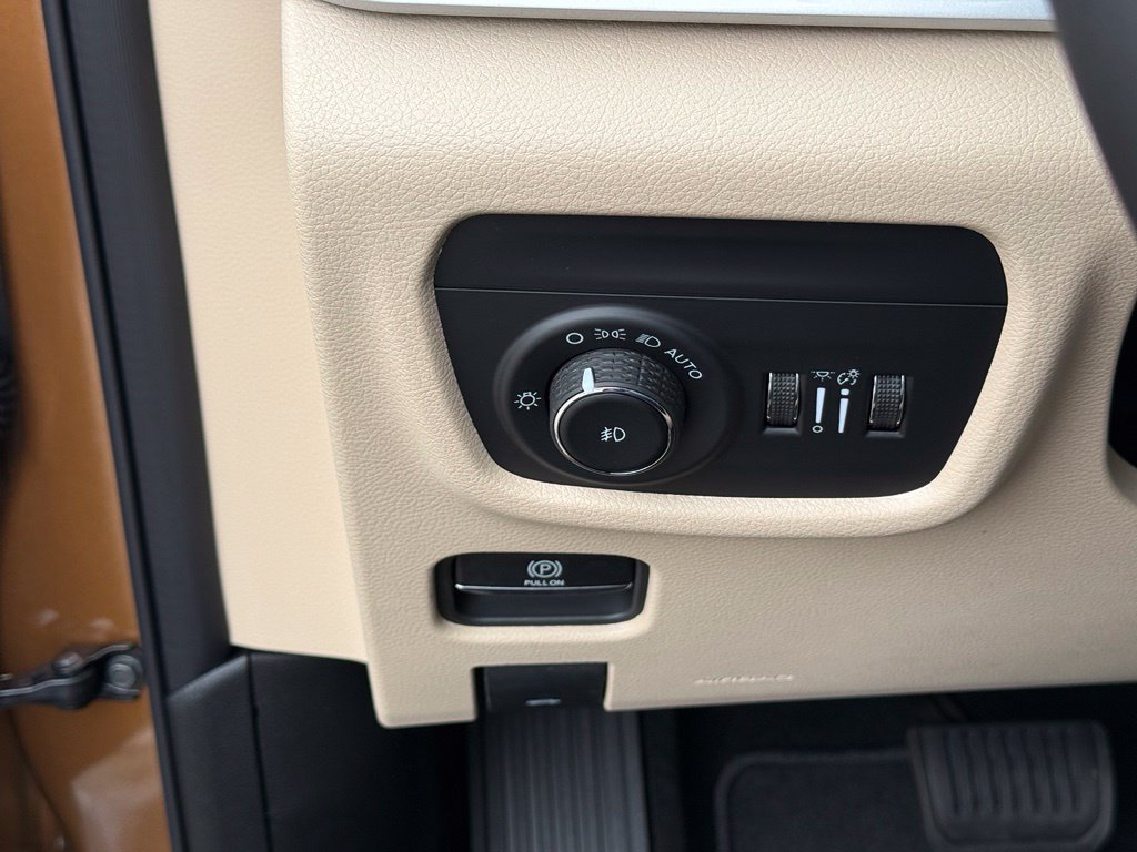 New 2027 Jeep Grand Cherokee Limited AWD/4WD image 17