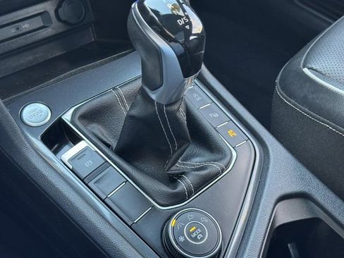 Used 2022 Volkswagen Tiguan SEL R-Line image 33