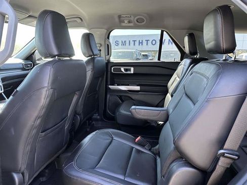 Used 2023 Ford Explorer XLT w/ Equipment Group 202A AWD/4WD image 31