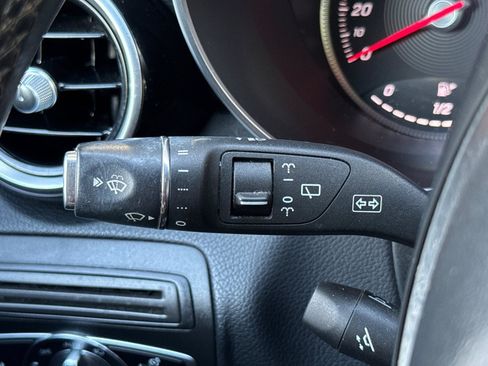 Used 2019 Mercedes-Benz GLC 300 4MATIC image 32