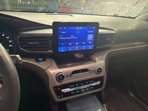 Used 2022 Ford Explorer XLT w/ Equipment Group 202A image 14