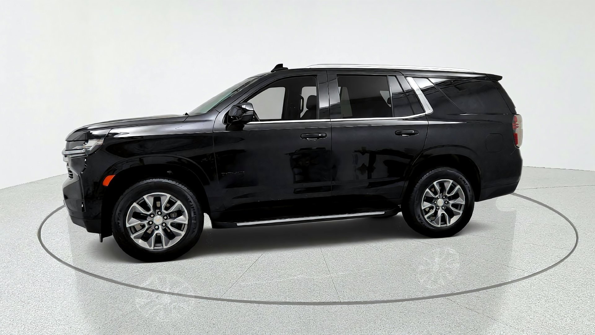 Used 2023 Chevrolet Tahoe LT w/ LT Signature Package AWD/4WD image 2