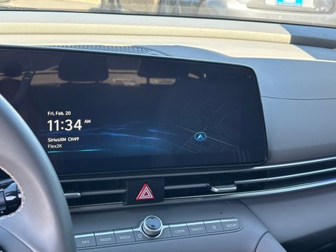 Used 2025 Hyundai Elantra SEL image 24