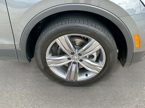 Used 2020 Volkswagen Tiguan SEL image 31