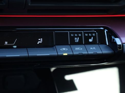 New 2026 Toyota Prius Plug-In Hybrid image 4