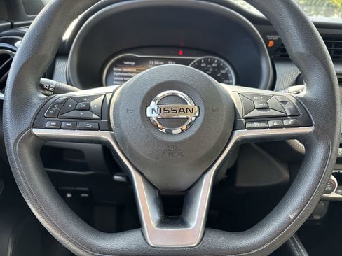 Used 2019 Nissan Kicks SV FWD image 8